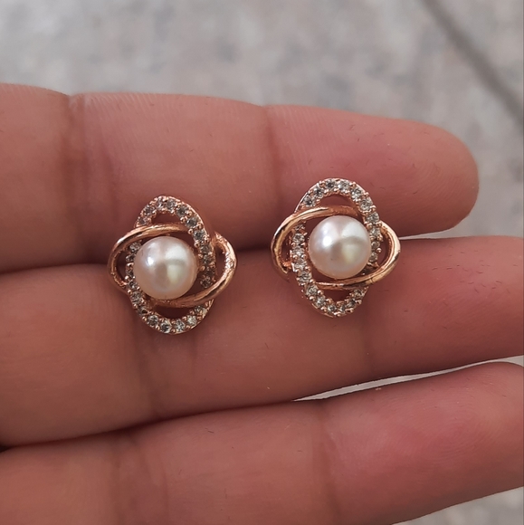 🌞Zirconia pearl Studs - Picture 3 of 6